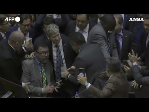 Protesta in Parlamento Brasile dei gruppi pro-amnistia a Bolsonaro