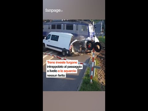 Un treno ha investito un furgone a un passaggio a livello a Wola Filipowska