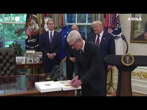 Cook fa un regalo a Trump e Apple aumenta l’investimento negli Usa