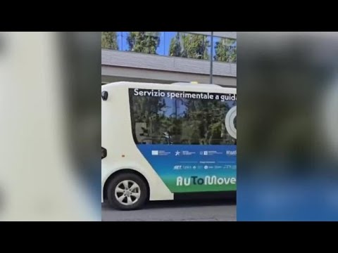 Bus senza autista in giro a Torino