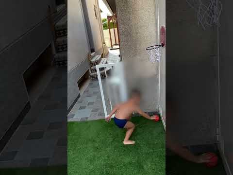 Polonara: Achille Junior dà lezioni di basket al papà