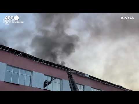 Attacchi nelle regioni di Kharkiv e Sumy, soccorritori al lavoro