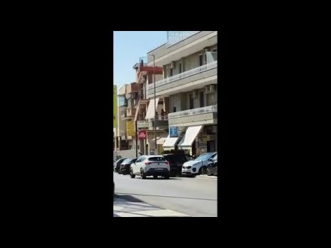 Cerignola, i ladri rubano un Suv in pieno giorno: la gente filma e commenta, ma non interviene