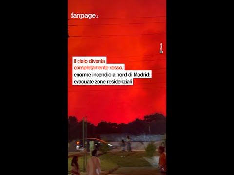 Il cielo diventa rosso fuoco: enorme incendio a nord di Madrid
