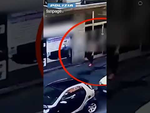 Due 19enni rubano la collana a un uomo che passeggia per Milano