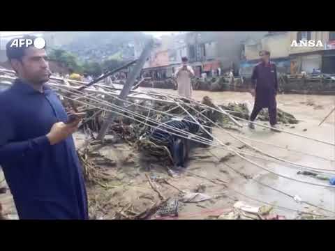 Pakistan, quasi 200 morti in 24 ore per le piogge monsoniche