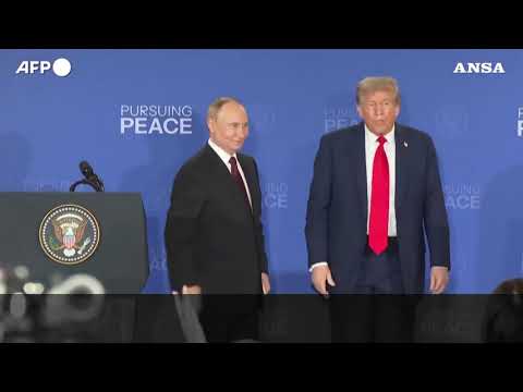 Siparietto Trump-Putin, il presidente russo: “Prossimo incontro a Mosca”