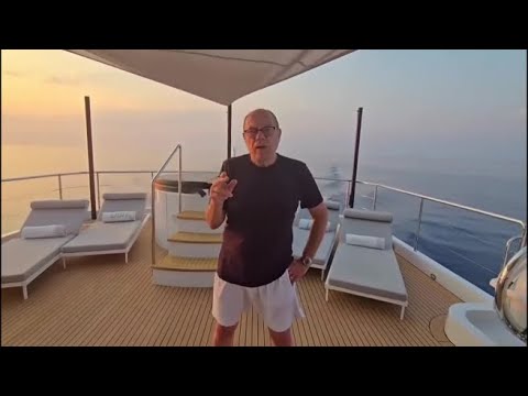 Carlo Verdone (citando Borotalco) saluta i fan al «palo della morte»: «Buon Ferragosto»