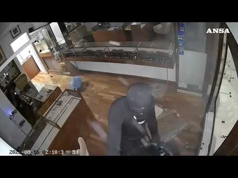 Firenze, maxi-furto in una gioielleria in vicolo dei Cerchi