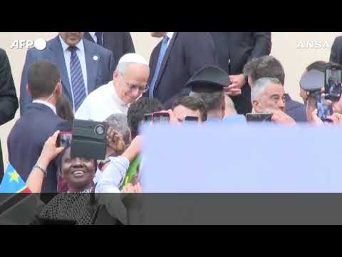 Il Papa: “Prego che vadano a buon fine sforzi per la pace”