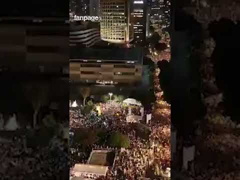 300mila persona protestano a Tel Aviv contro Netanyahu e i bombardamenti a Gaza