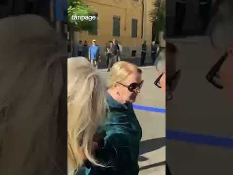 Pippo Baudo, alla camera ardente arriva Katia Ricciarelli accompagnata da Mara Venier