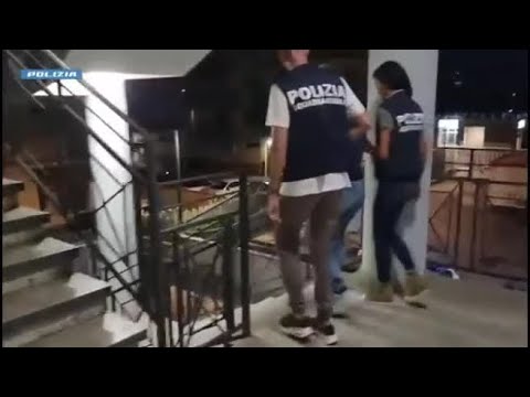 Schiaffi alla madre ricoverata: inchiodato dalle telecamere della polizia in ospedale