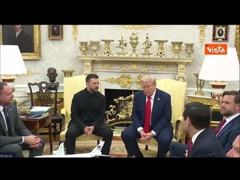 La stretta di mano tra Trump e Zelensky nello studio ovale della Casa Bianca