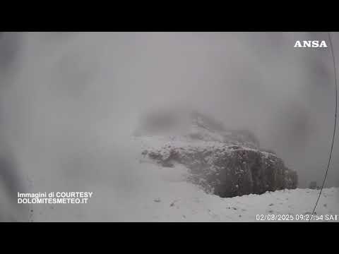 Neve di agosto sulla Marmolada, il termometro scende a -2 gradi