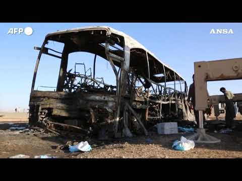 Afghanistan, bus a fuoco dopo un incidente: almeno 78 i morti