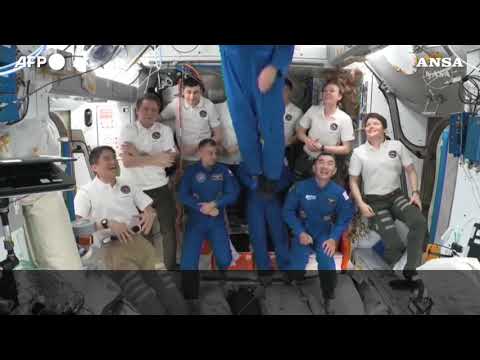 La capsula Crew Dragon di SpaceX ha attraccato alla Stazione Spaziale Internazionale