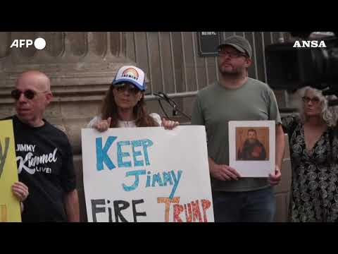 Usa, manifestazione fuori dallo studio televisivo di Jimmy Kimmel