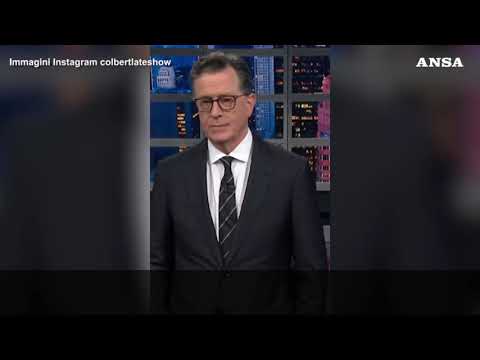 I comici Colbert e Stewart: “Siamo con Jimmy, e’ palese censura”