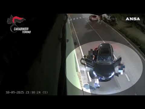 Uomo ferito a colpi di pistola durante un agguato, quattro fermi nel Torinese
