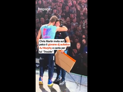 Chris Martin invita sul palco il giovane dj autistico AJ Murphy e canta per lui “Trouble”