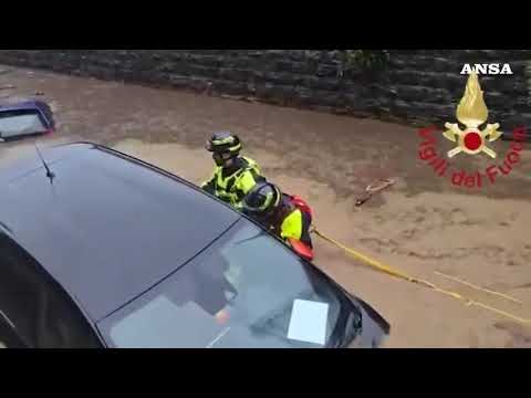 Il maltempo provoca una frana nel Comasco, coinvolta un’auto