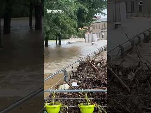 Maltempo a Como, strade allagate e auto sommerse. Evacuate persone bloccate in casa