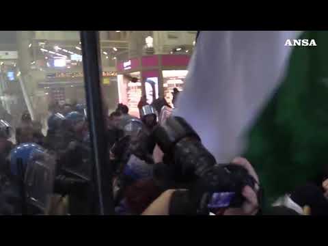 Milano, guerriglia in Stazione Centrale al termine del corteo per Gaza