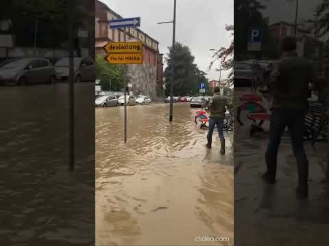 Milano, il Seveso esonda in zona Niguarda e Prato Centenaro: gli allagamenti per il #maltempo #news