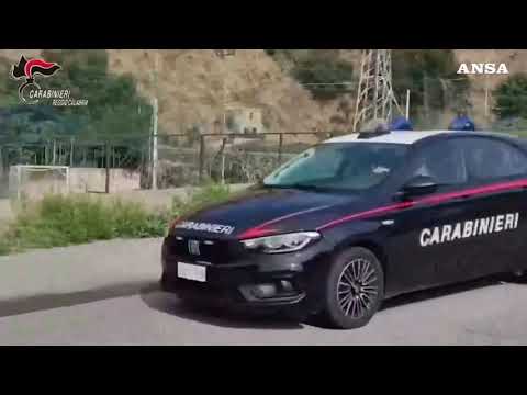 In auto con una pistola clandestina, arrestato nel Reggino