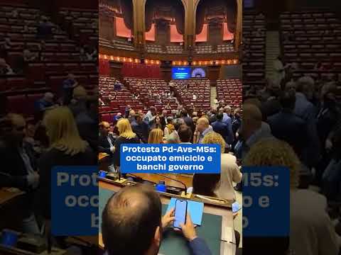 Protesta Pd-Avs-M5s: occupato emiciclo e banchi governo