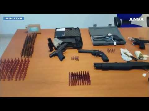 Latitante arrestato nel Siracusano, aveva un arsenale nel nascondiglio