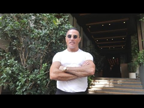 Nusr-Et apre a Milano, la visita al ristorante: il video