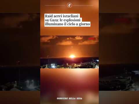 Raid aerei israeliani su Gaza: le esplosioni illuminano il cielo a giorno #shorts #news