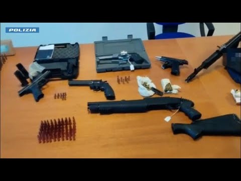 Siracusa, arrestato latitante: nel covo nascondeva un arsenale