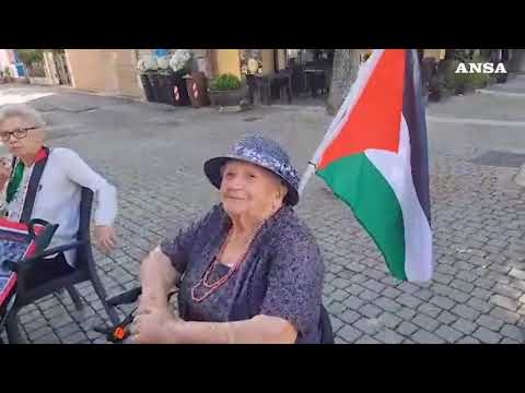 A 93 anni al sit-in, ‘Cosa voglio? la pace’