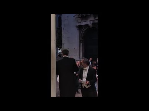 Protesta anti-Venezi, il volantino distribuito e lanciato alla Fenice