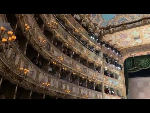 Fenice, il pubblico lancia volantini “anti” Venezi