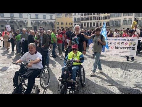 A Firenze il primo «Disability pride»: in mille in piazza per avere più diritti e meno barriere