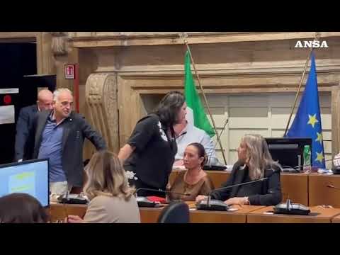 Terni, il sindaco Bandecchi contestato per le posizioni su Gaza