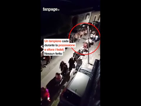 Momenti di paura durante la processione di Sant’Antonino: un lampione cade e sfiora i fedeli