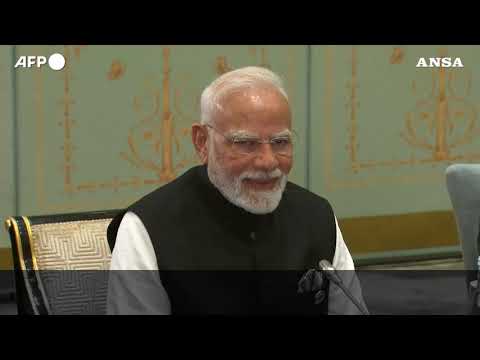Putin incontra Modi ed elogia i legami tra Russia e India