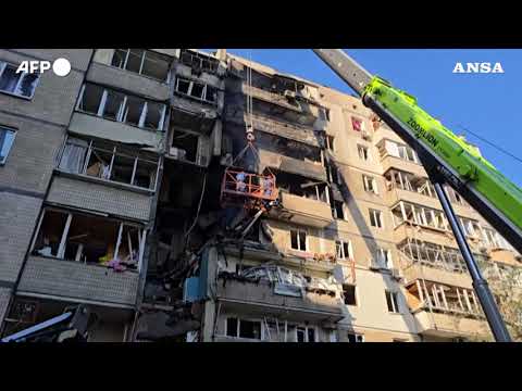 Ucraina, il piu’ grande attacco aereo russo di sempre colpisce Kiev