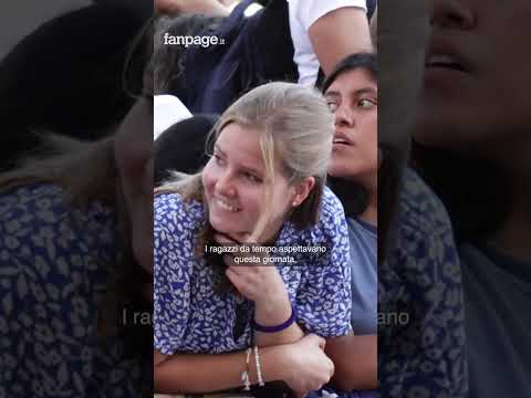 Carlo Acutis proclamaro santo, i fedeli in piazza San Pietro: “Avvicina i ragazzi alla chiesa”