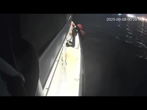 Flotilla, ecco il momento dell’esplosione sulla barca diretta a Gaza. «Colpiti da un drone»