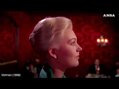 Venezia, Leone alla carriera a Kim Novak: per lei laudatio di Del Toro