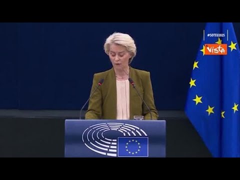 Von der Leyen: “Ue solidale con Polonia”, standing ovation a Strasburgo