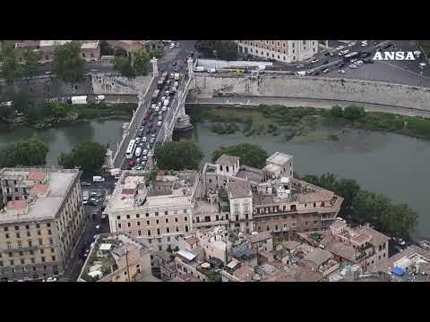 Siccita’, il Tevere visto dall’alto dall’elicottero della polizia