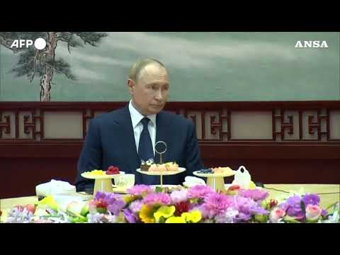 Pechino, Xi e Putin bevono il te’ in un colloquio informale prima della parata militare cinese