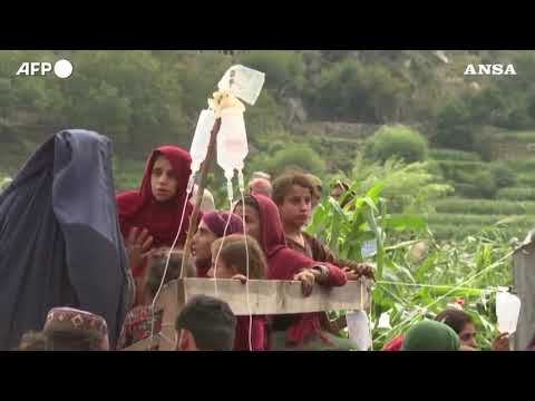 Afghanistan, i soccorritori fra la popolazione colpita dal terremoto